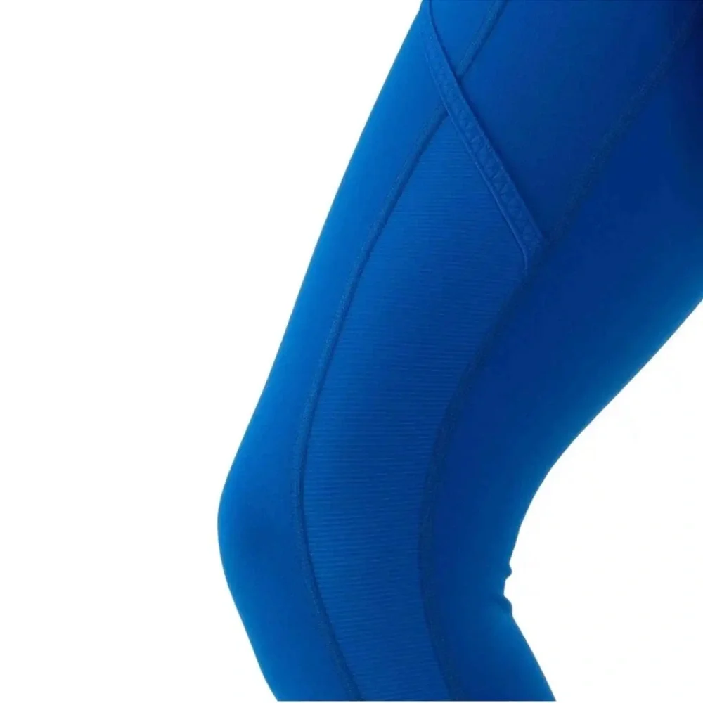 LULULEMON Roll Out Crop‎ in Baroque Blue. Size 4